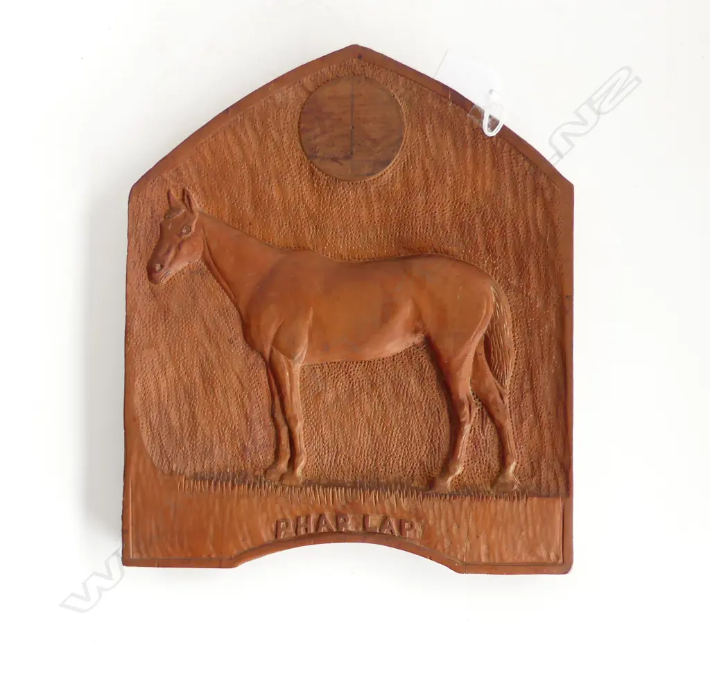 VINTAGE CARVED C.A. CROWE KAURI PLAQUE PHAR LAP H.265mm Image 1++
