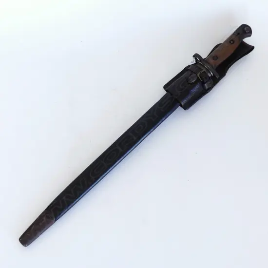 WW1 BAYONET IN ORIGINAL SCABBARD WITH FROG 1907 MODEL MARKED CHAPMAN AT HILT, L.450mm