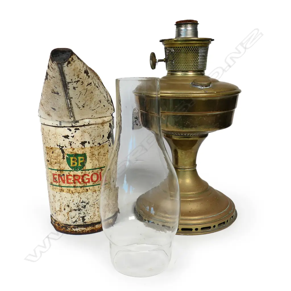 'ALADDIN' KEROSENE LAMP H.490mmm FLUE & VINTAGE BP OIL CAN Image 1++