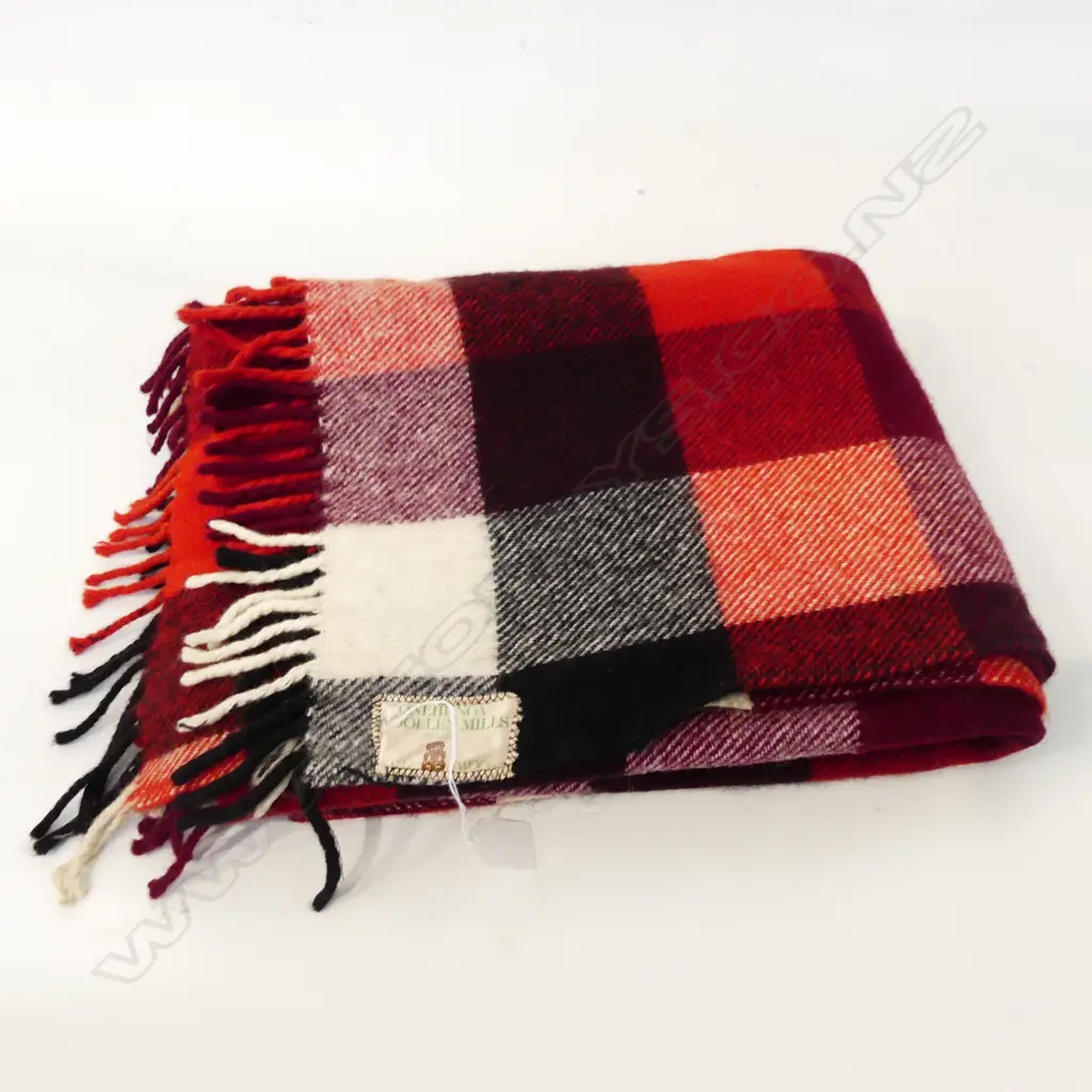 ONEHUNGA WOOLEN MILLS BLANKET w. TIKI LABEL, SOME STAINING Image 1++