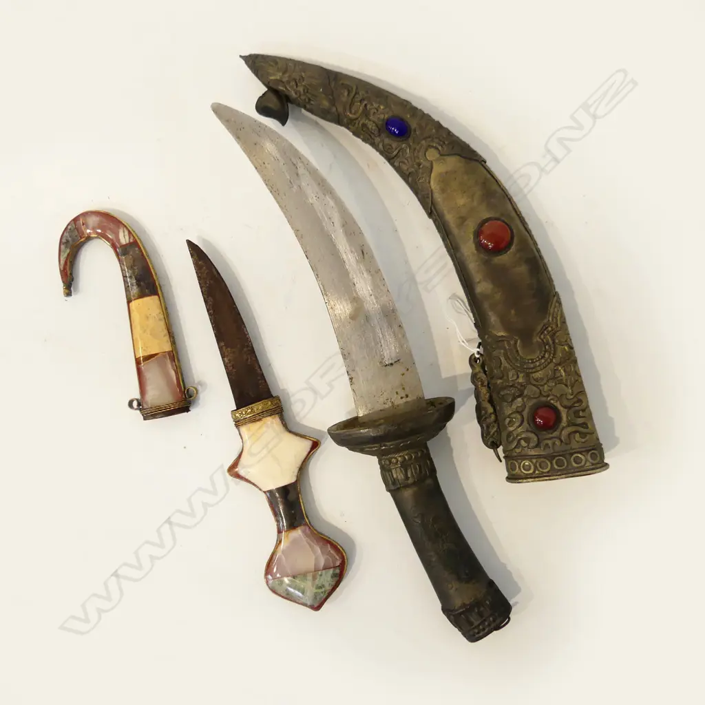 2 EASTERN STYLE DAGGERS L.480 / 290mm Image 1++