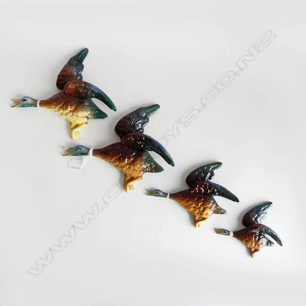 4 ITALIAN CERAMIC WALL DUCKS (1 repaired) H.225mm Image 1++
