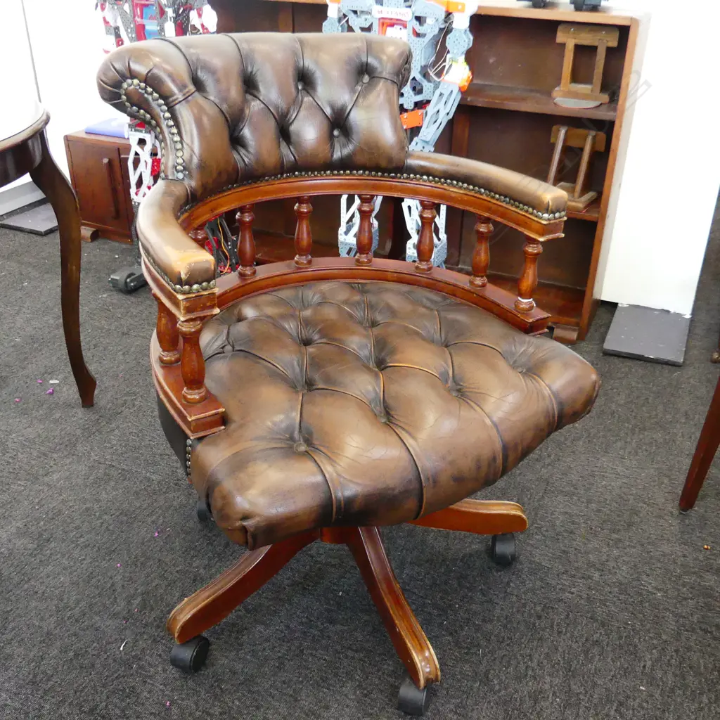 ANITQUE STYLE LEATHER SWIVEL CHAIR Image 1++