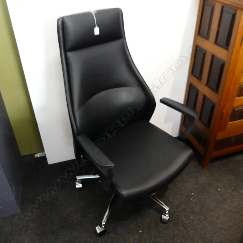 EXECUTIVE OFFICE CHAIR H.1140mm Image 1++