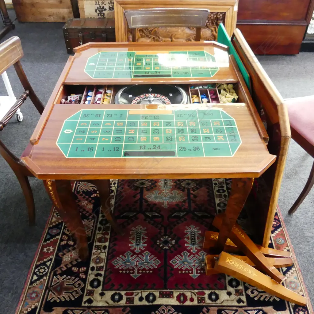 ITALIAN ELABORATELY FITTED & INLAID GAMES TABLE 820x820x750mm Image 1++