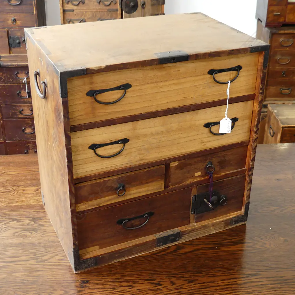 OLD JAPANESE small TANSU COLLECTORS/BEDSIDE CABINET 6 drawer w key H.450mm. Image 1++
