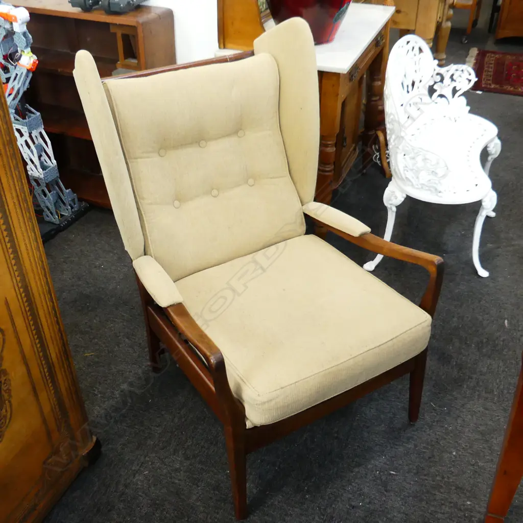 MID CENTURY ANTIQUE WINGBACK LOUNGE CHAIR Image 1++
