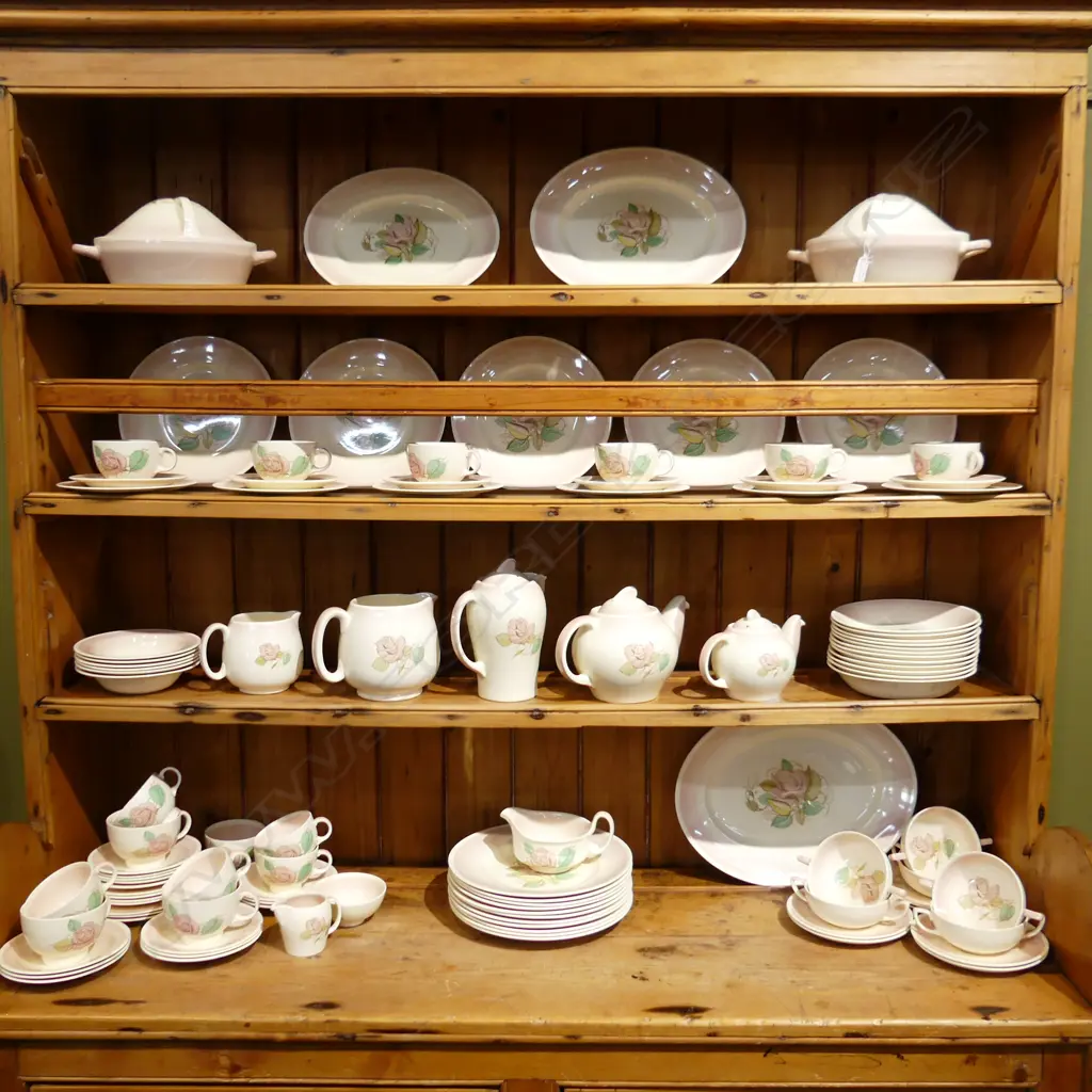 LG SUSIE COOPER 'PATRICIA ROSE' DINNER SET... Image 1++