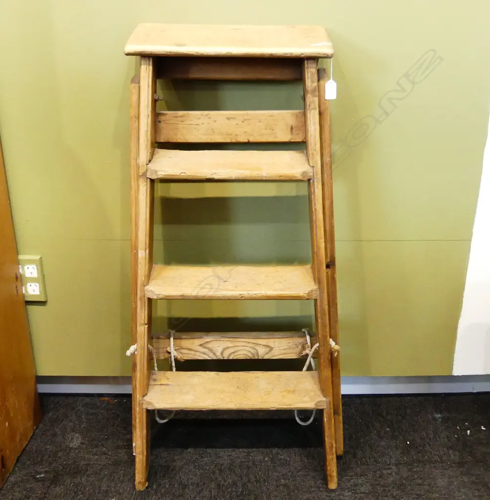 ANTIQUE PINE STEP LADDER 500x880x850mm Image 1++