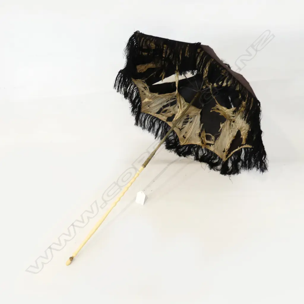 VICTORIAN BLACK SILK PARASOL - TORN L.650mm Image 1++