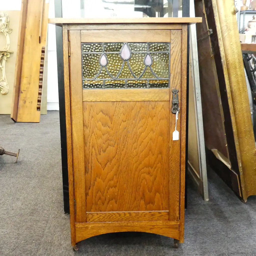 OAK LEADLIGHT CABINET 535x440x900mm - ON CASTORS Image 1++