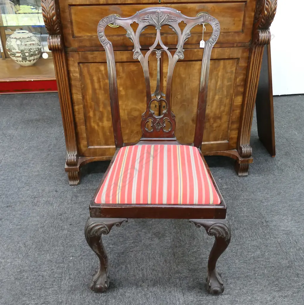 CHIPPENDALE-STYLE DINING TABLE (TWO ADDIT. LEAVES) & 6 CHAIRS Image 1++