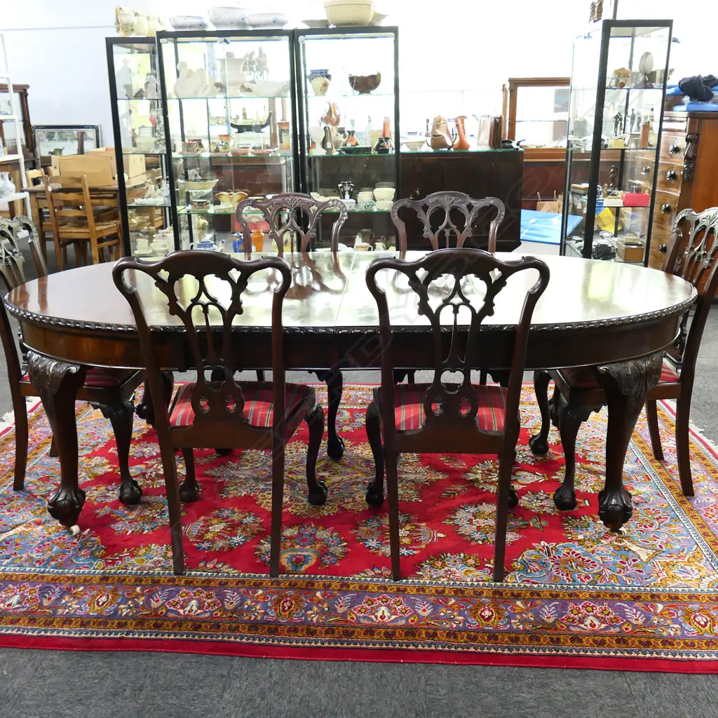 CHIPPENDALE-STYLE DINING TABLE (TWO ADDIT. LEAVES) & 6 CHAIRS Image 1++