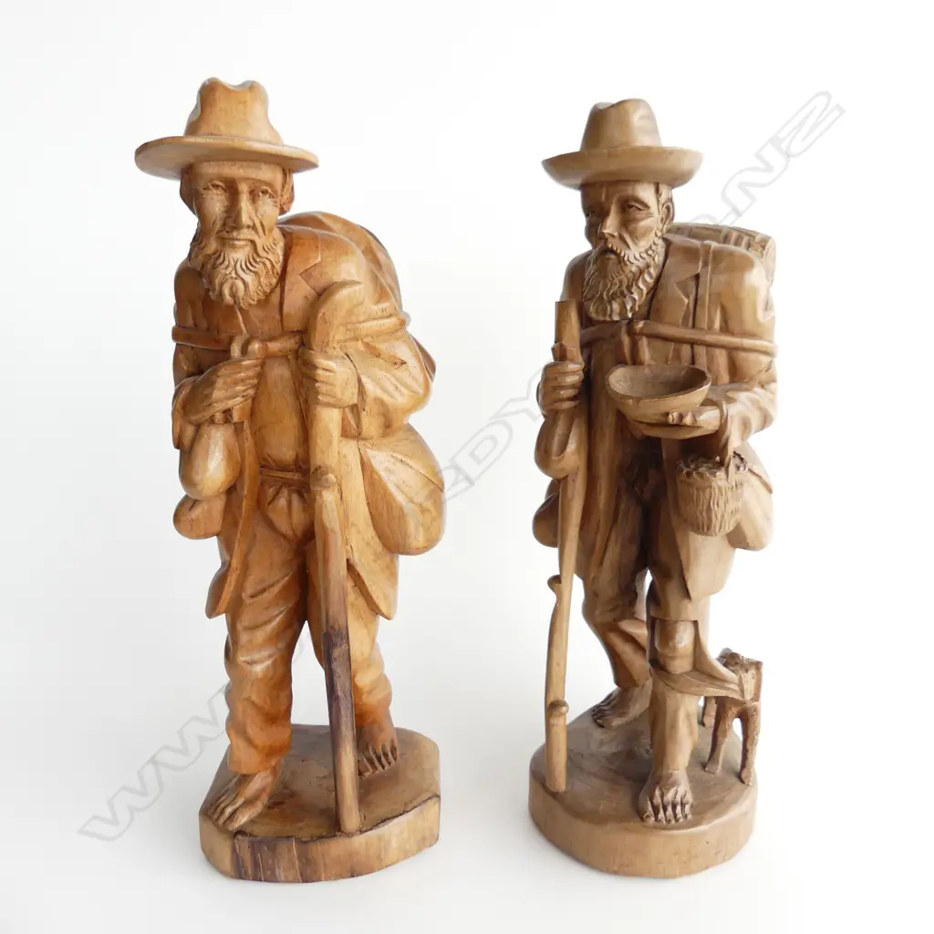 PAIR OF LARGE AUSTRIAN WOOD CARVINGS OF TRAVELLING MEN. H40CM Image 1++