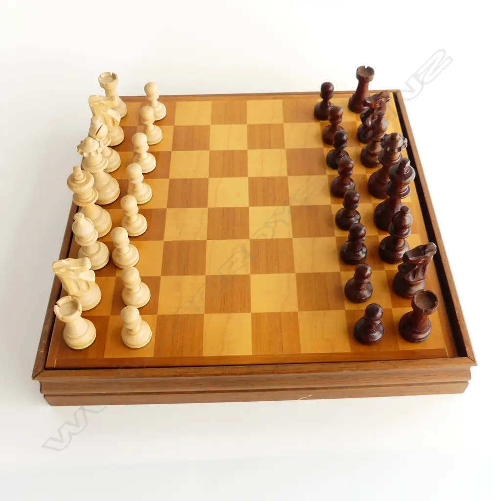 ITALIAN CARVED WOODEN CHESS SET 400x400mm Image 1++