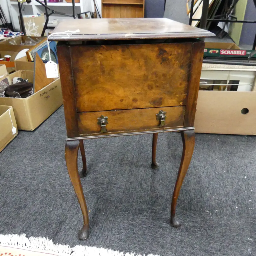 SEWING TABLE & CONTENTS; BUTTONS ETC Image 1++