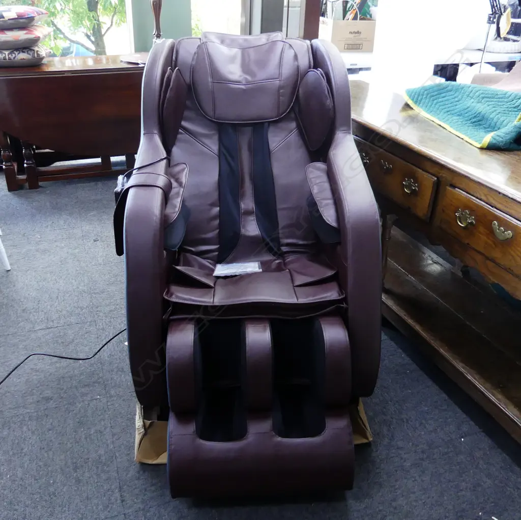 AS NEW STILL IN BOX MASSARGE CHAIR 750x1300x1100mm w. manual Image 1++