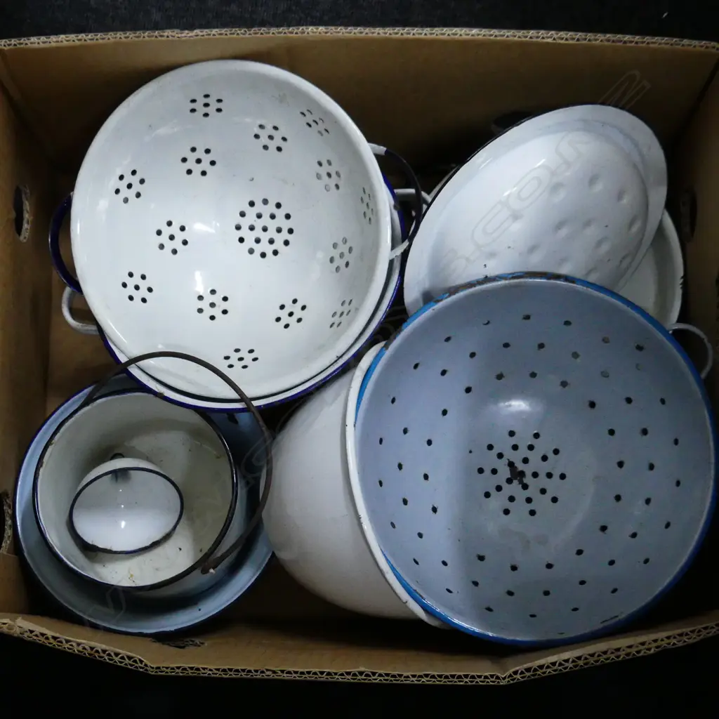 BOX – ENAMEL WARE INCLUDING STRAINERS, BUCKET, LIDDED POT ETC Image 1++