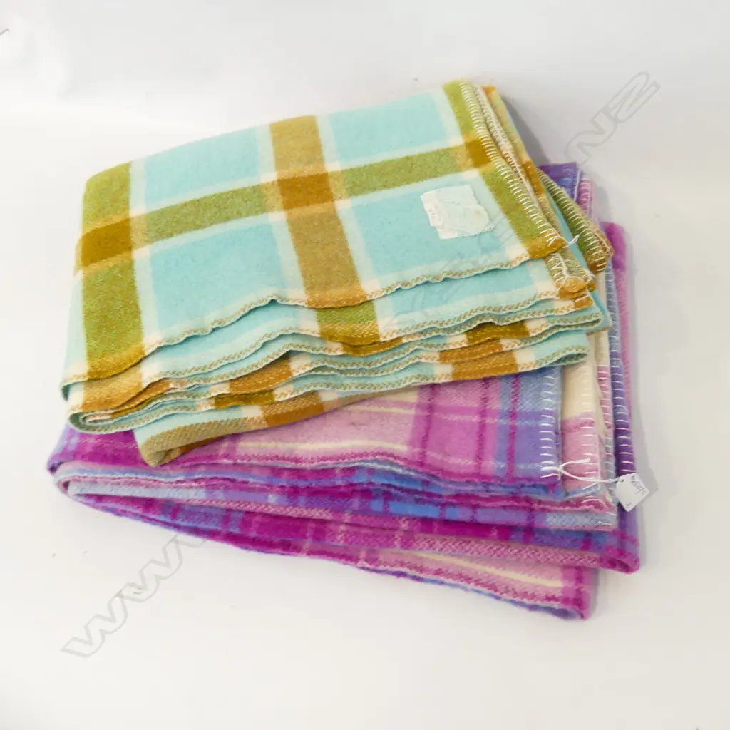 2 RETRO CHECKED WOOLLEN BLANKETS Image 1++