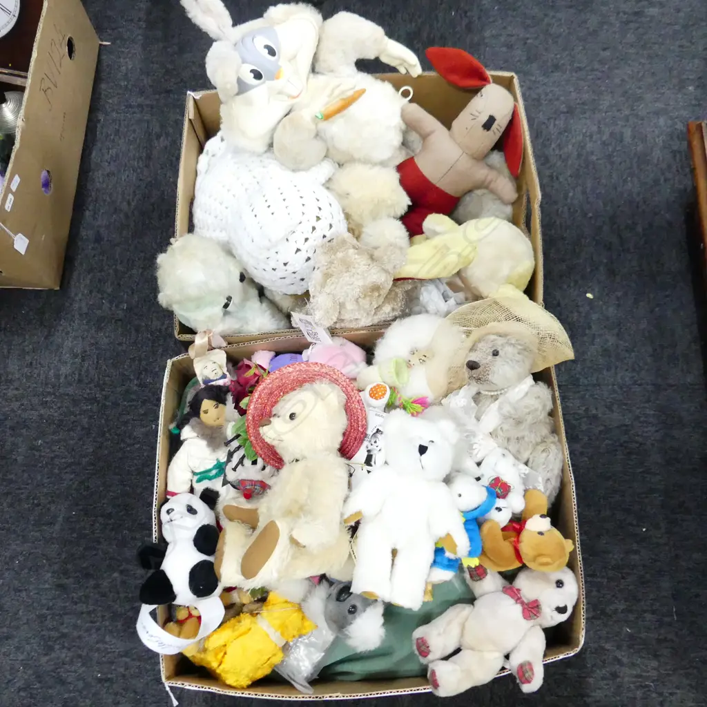 2 BOXES ASST. TEDDIES & DOLLS INCL. 1 ROBIN RIVE Image 1++