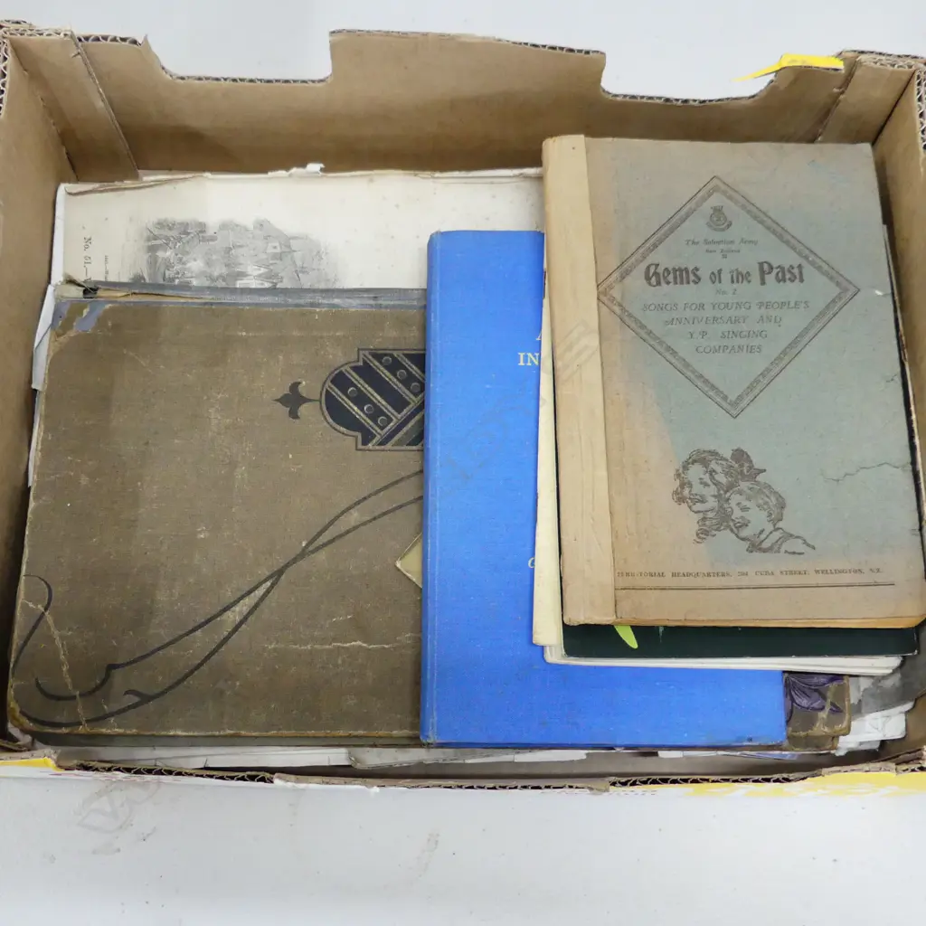 BOX – NZ BOOKLETS, SHIPPING BOOK, POSTCARD ALBUM. COLLECTORS MAGAZINE ETC Image 1++