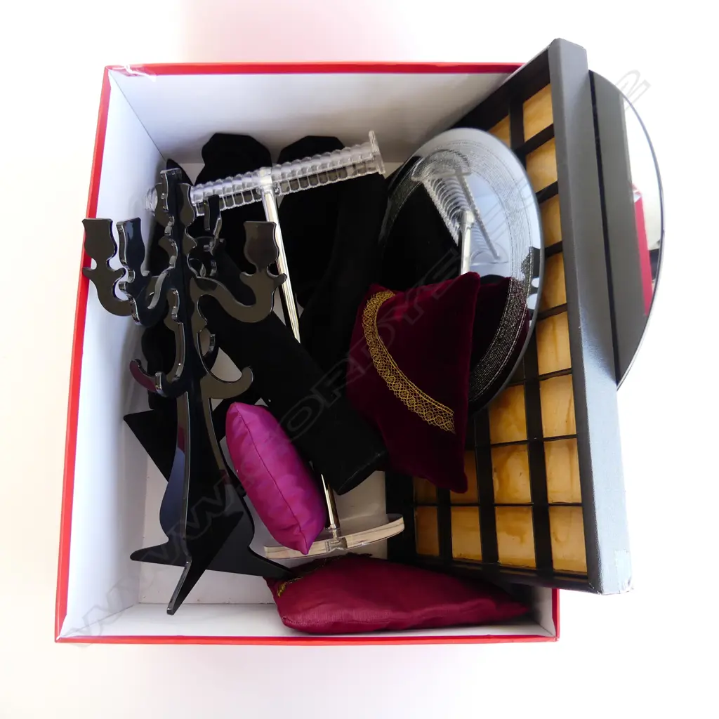 BOX ASST JEWELLERY DISPLAY ITEMS INCL RING DISPLAY HANDS, STANDS, MIRRORS, SECTION BOX ETC.. Image 1++