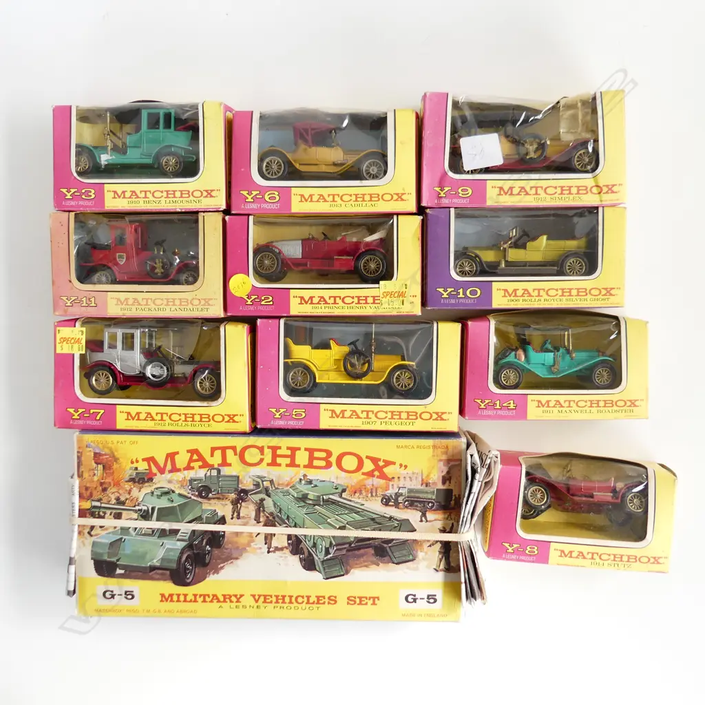 11 BOXED MATCHBOX; 10 CARS + MILITARY VEHICLES SET Image 1++