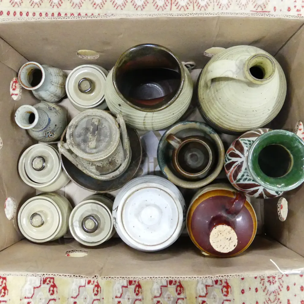BOX LOT OF NZ STUDIO POTTERY  Image 1++