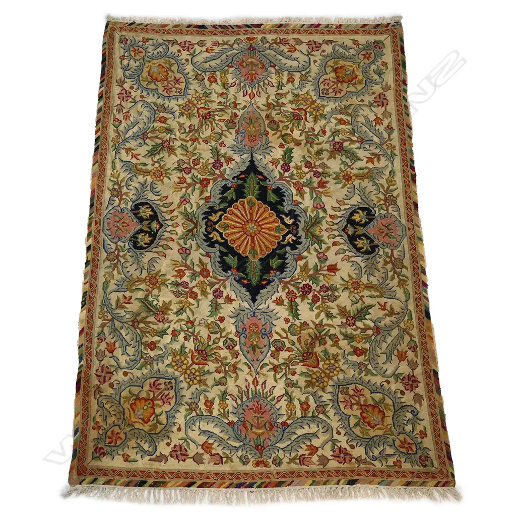 A fine needlepoint wool rug, Image 1++