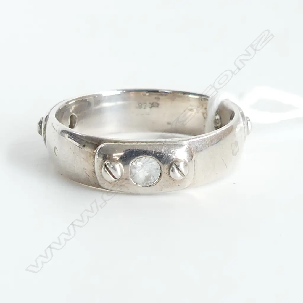925 SILVER & 3 WHITE STONE RING 6.7 GRAMS Image 1++