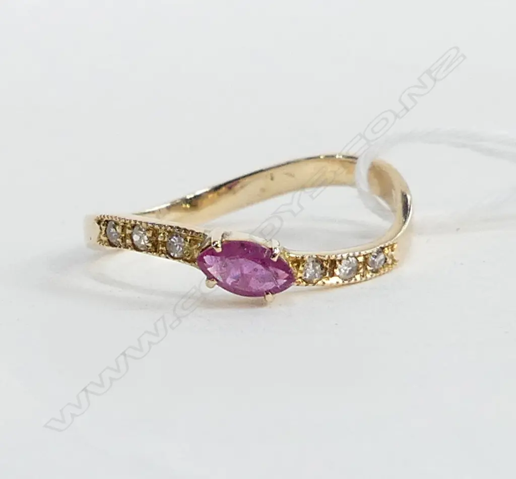9CT GOLD RUBY & DIAMOND SET TWIST RING, 1.46GMS Image 1++