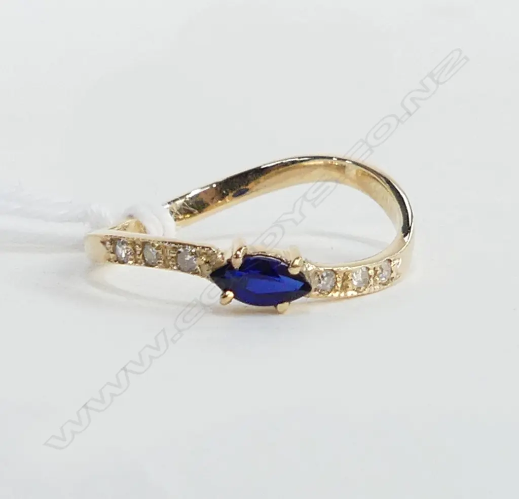 9CT GOLD SAPPHIRE & DIAMOND TWIST RING,1.40GMS Image 1++