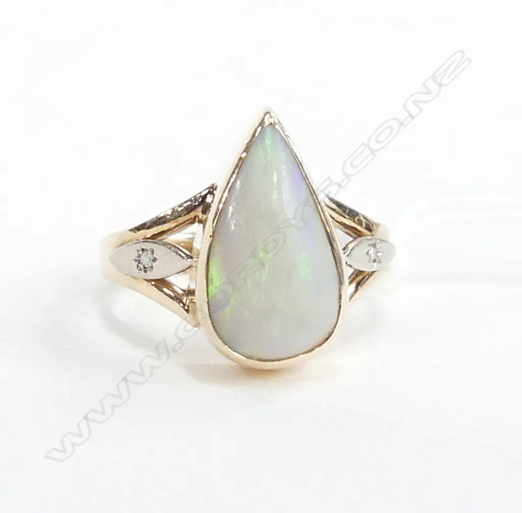 VINTAGE 9CT GOLD & tear drop OPAL RETRO RING 5.25gms Image 1++