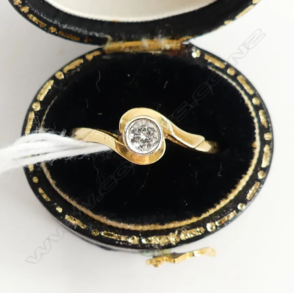 18CT DIAMOND SOLITAIRE RING 2.9 GRAMS SIZE O Image 1++