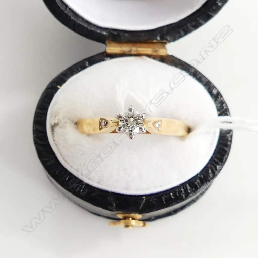 18CT DIAMOND SOLITAIRE RING 3.2 GRAMS SIZE L Image 1++