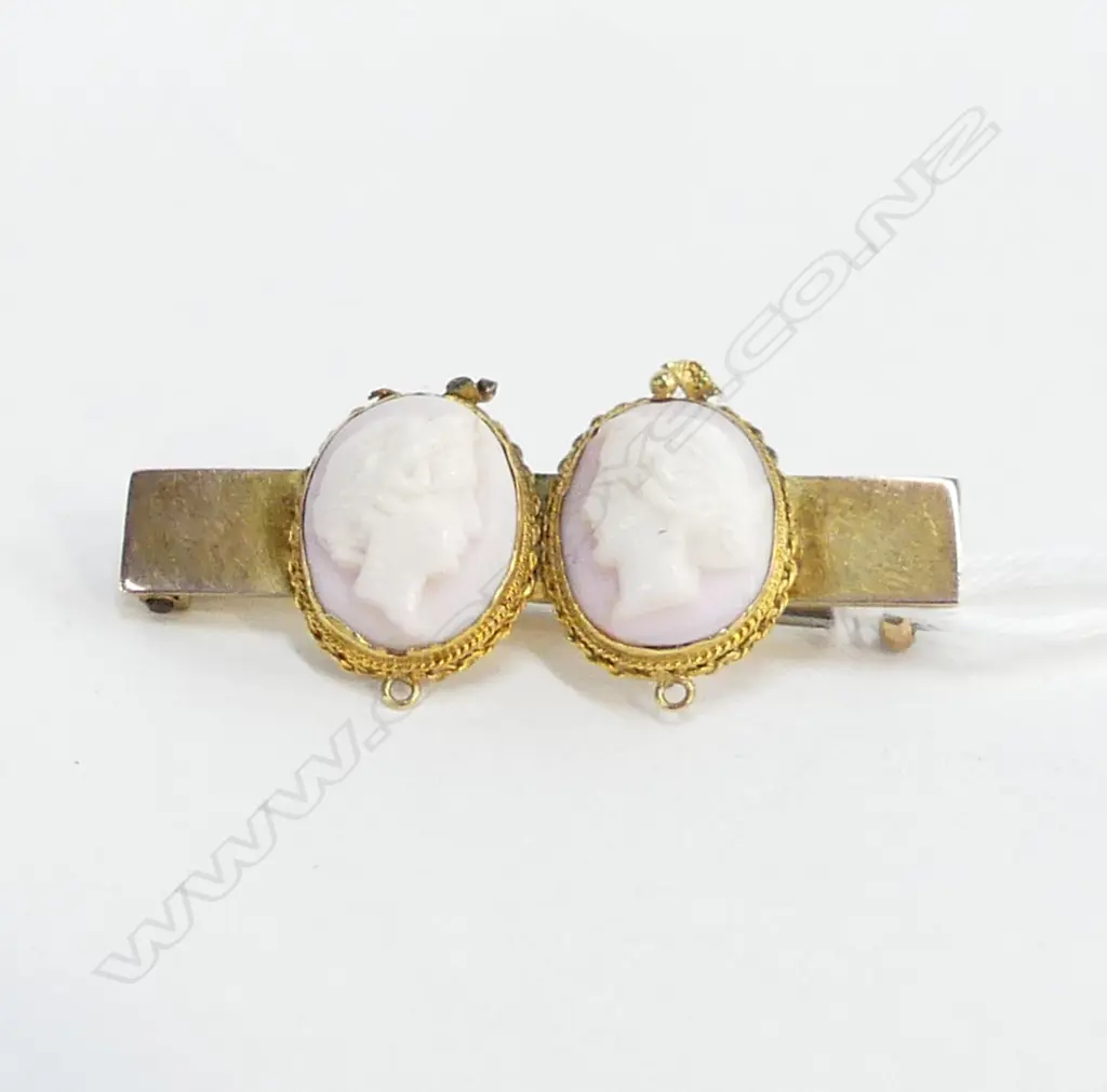 9CT GOLD SET TWIN CAMEO BROOCH, 4.54gms faults Image 1++