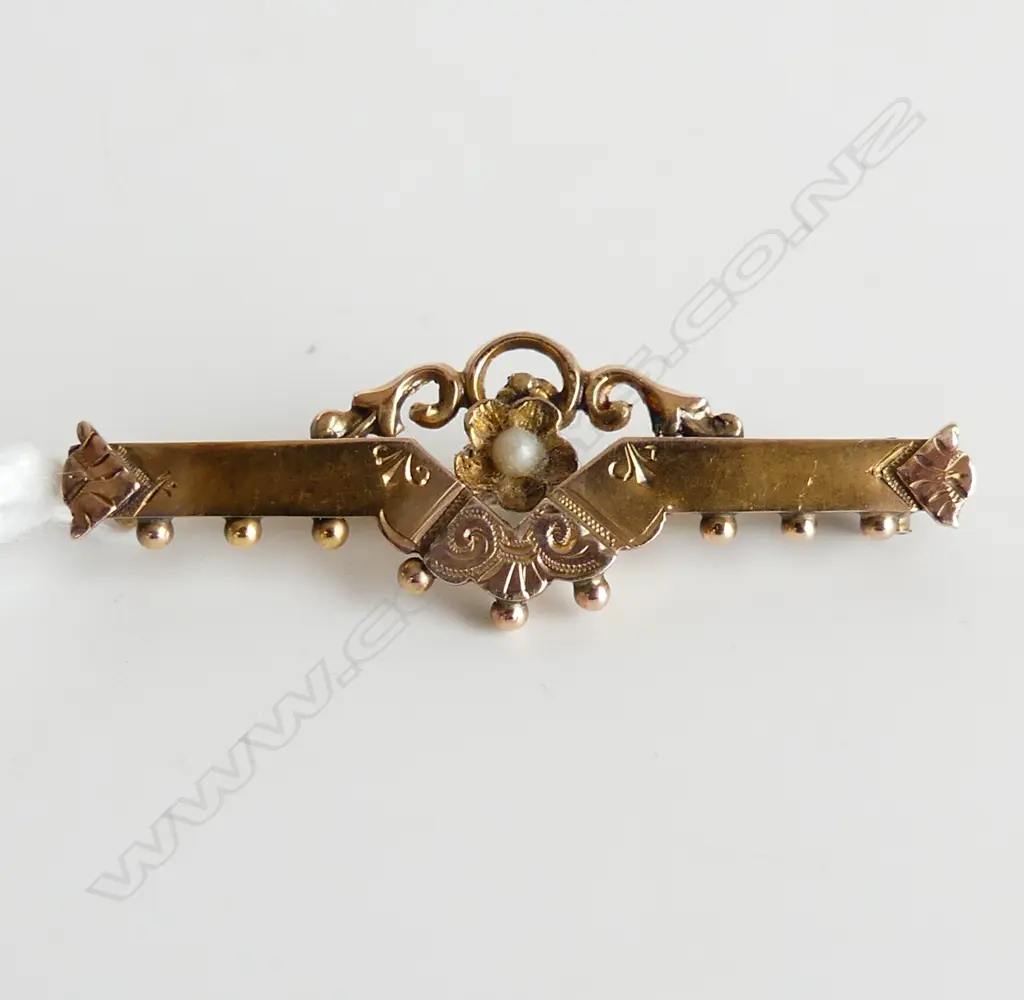 9CT GOLD HALLMARKED BROOCH WITH SEED PEARL, 1.9GMS Image 1++