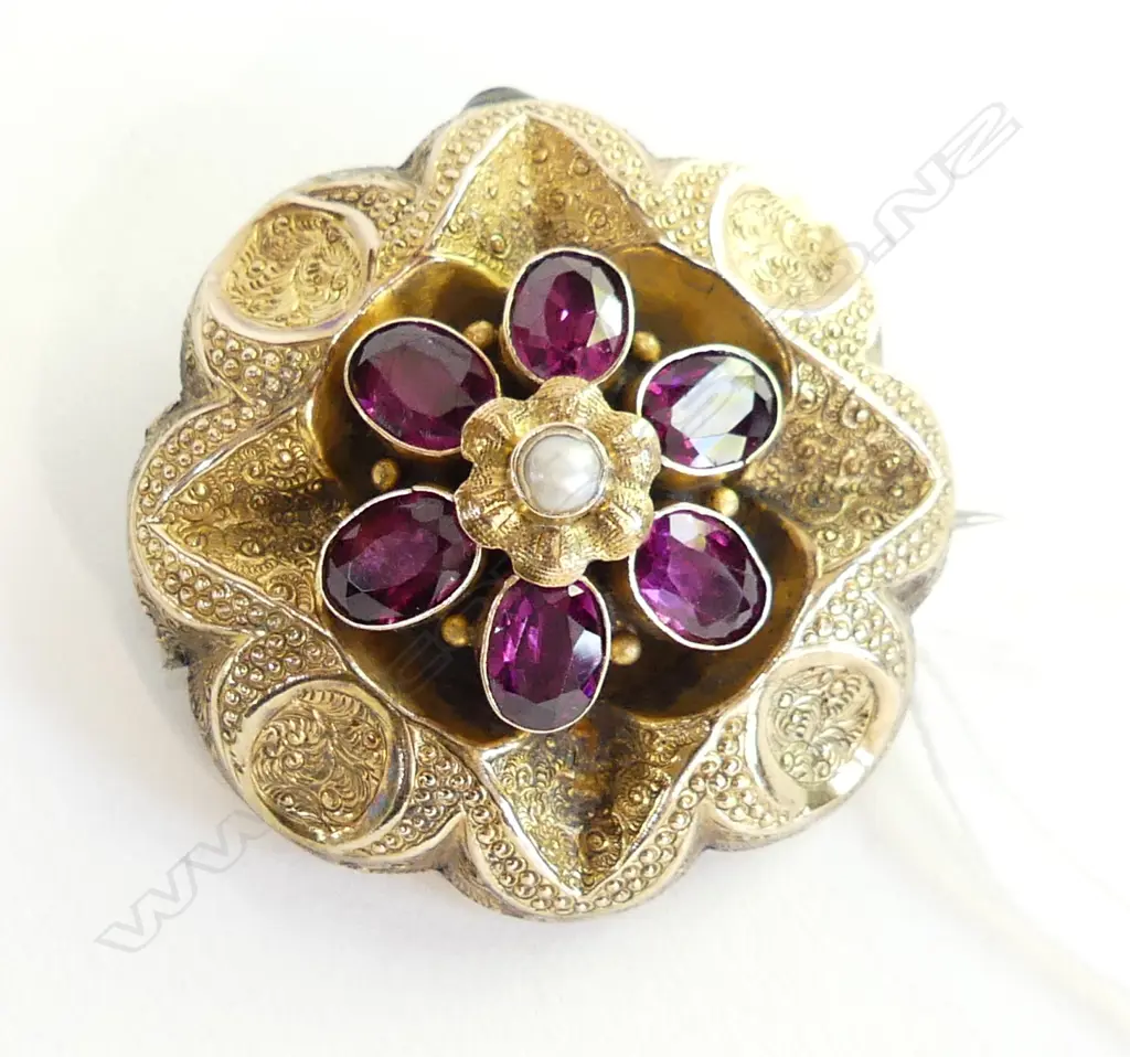 VICT. GOLD ETRUSCAN target BROOCH almandine garnets. Testing as 9 to 14ct. 9.1gms Image 1++