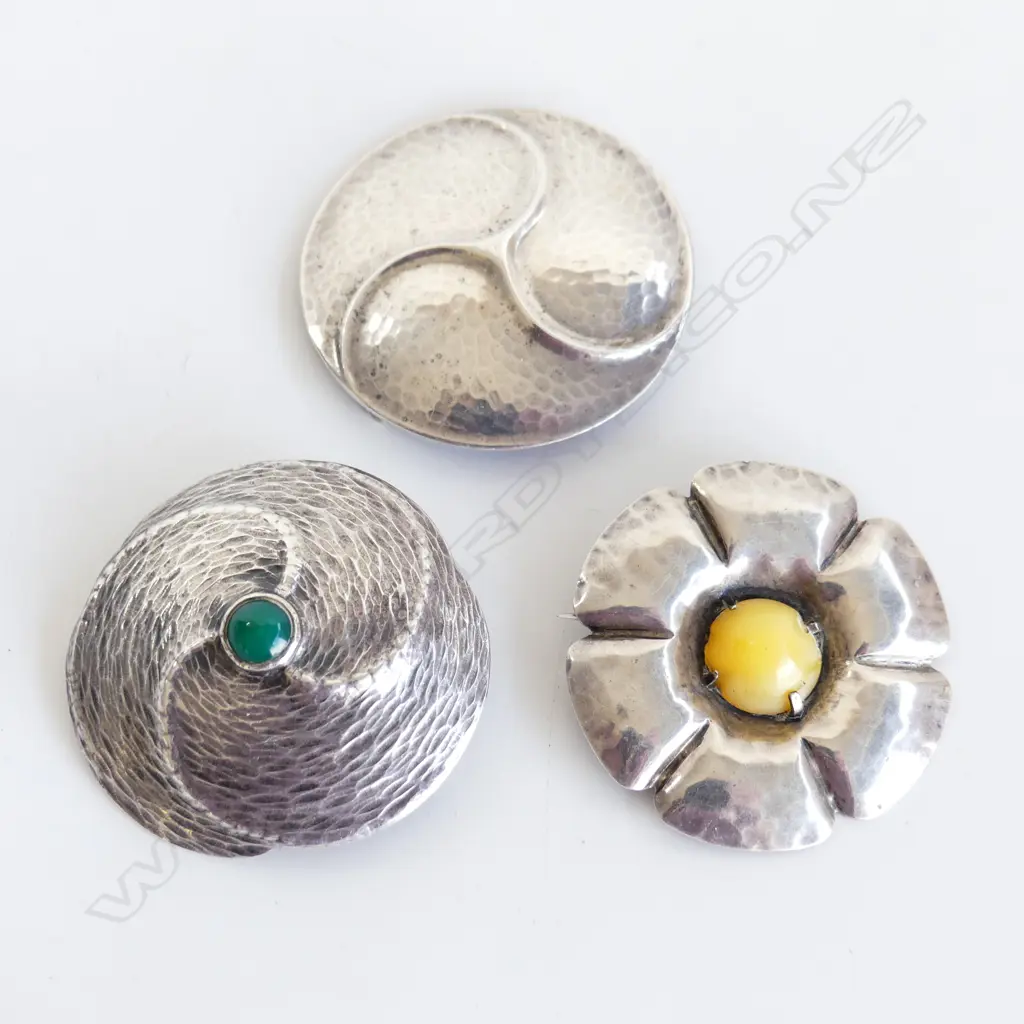 3 ARTS & CRAFTS SILVER CIRCULAR BROOCHES 50mm dia 42 grams Image 1++