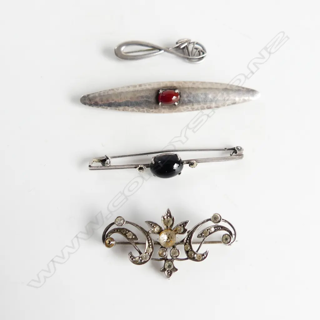 4 VINTAGE SILVER BROOCHES 19 GRAMS Image 1++
