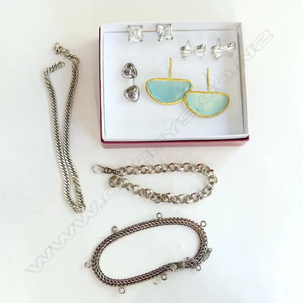 ASSORTED SILVER AND STONE JEWELLERY Image 1++