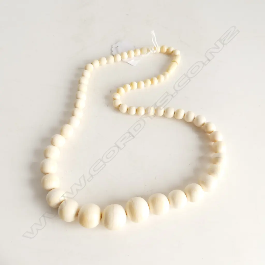 ANTIQUE IVORY BEAD NECKLACE L.620MM lgest Dia.19mm. Image 1++