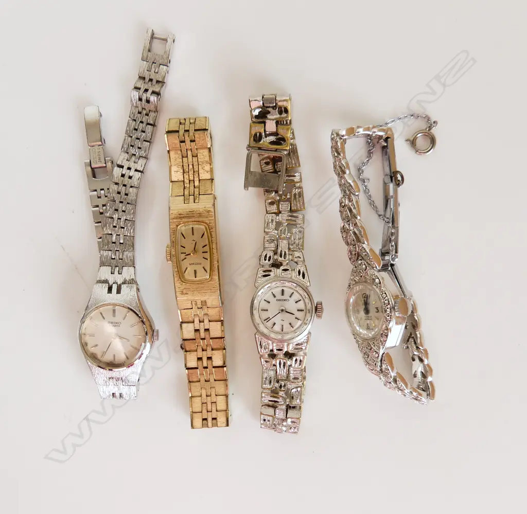 4 VINTAGE LADIES WRIST WATCHES Image 1++