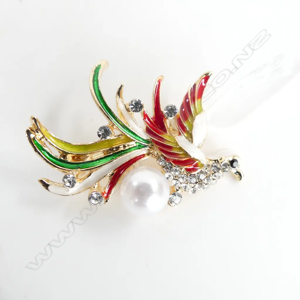 ENAMEL, FAUX PEARL & DIAMANTE EXOTIC BIRD BROOCH Image 1++