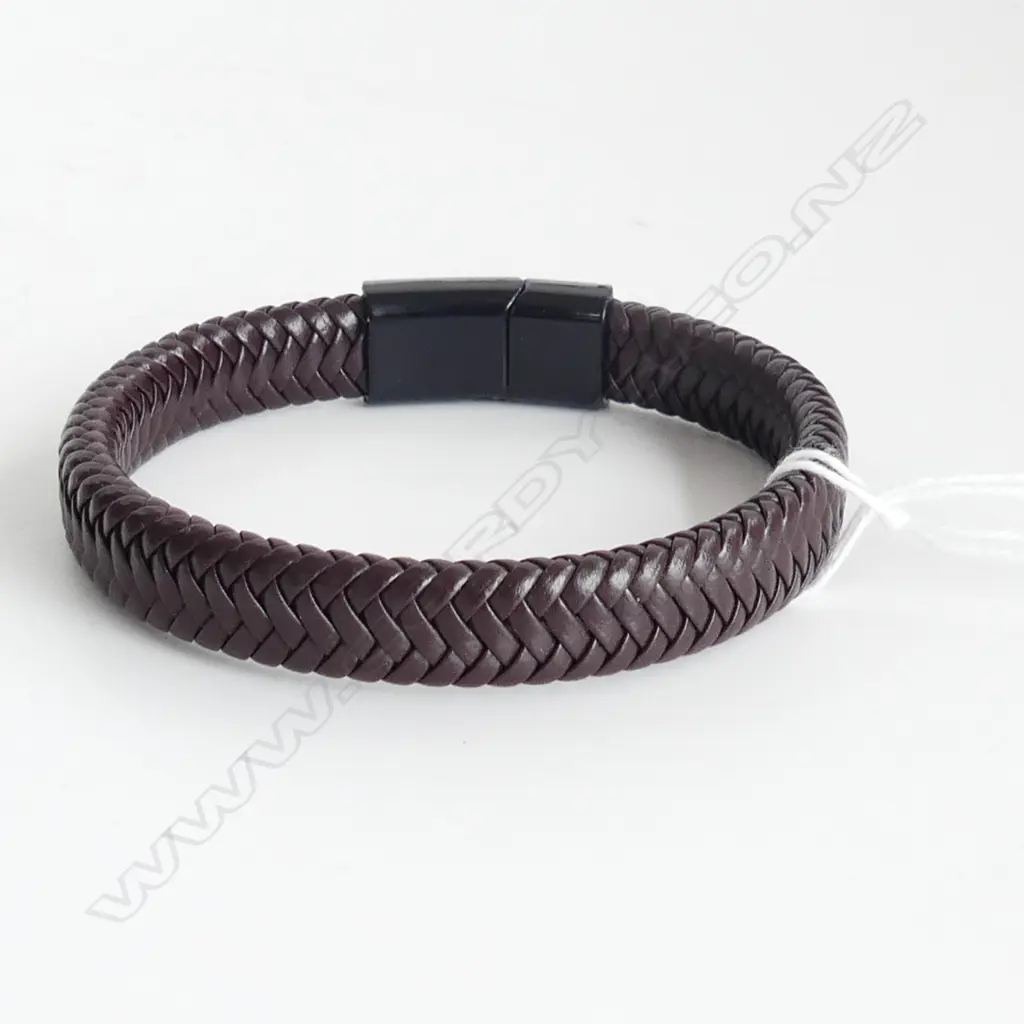 HAND MADE CALF LEATHER BRACELET WITH MAGNETIC SLIDE CLASP Image 1++