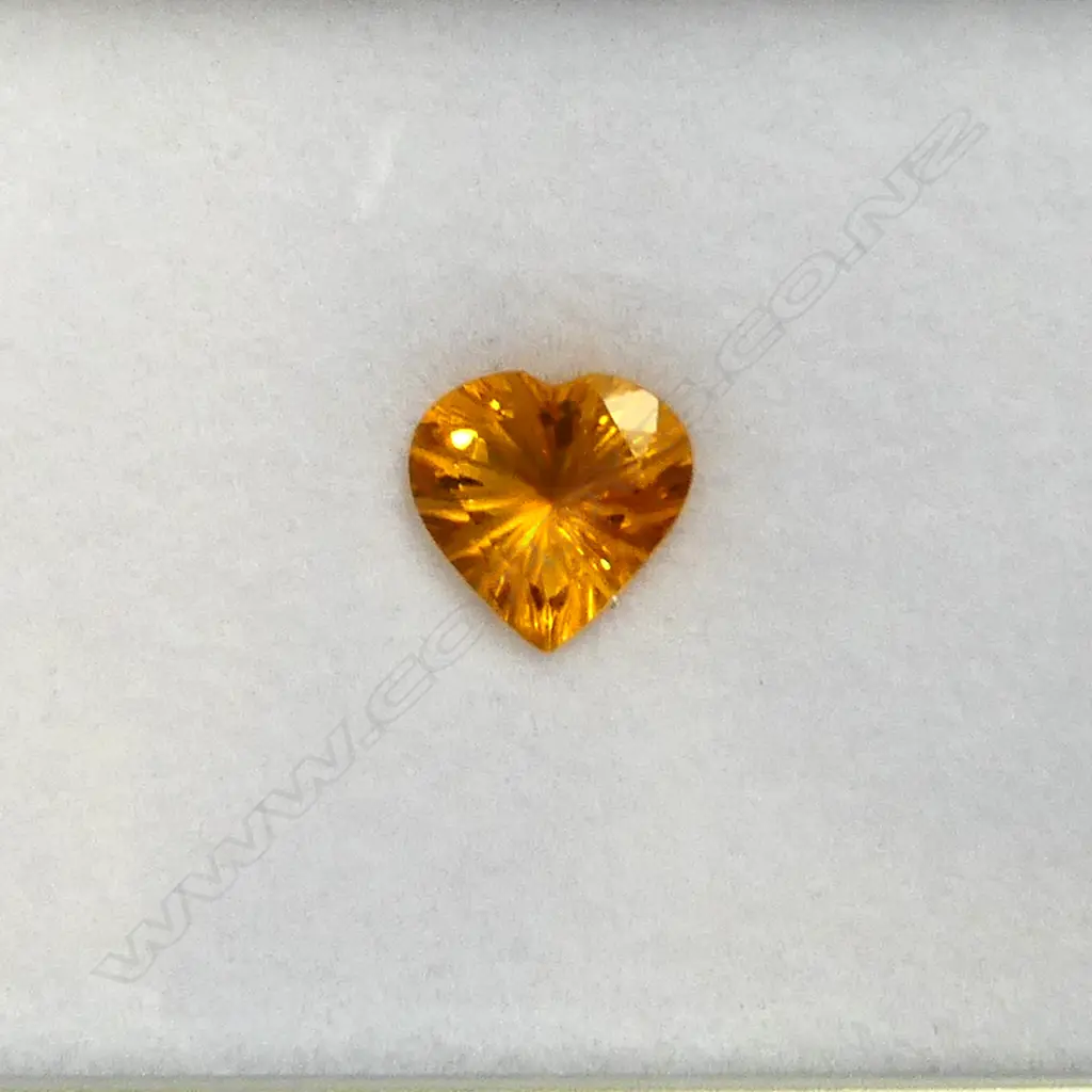 NATURAL HEART SHAPED CITRINE STONE, WITH AIG REPORT  Image 1++