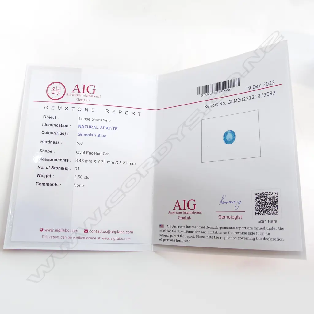 NATURAL APATITE OVAL STONE, BLUE  WITH AIG REPORT Image 1++