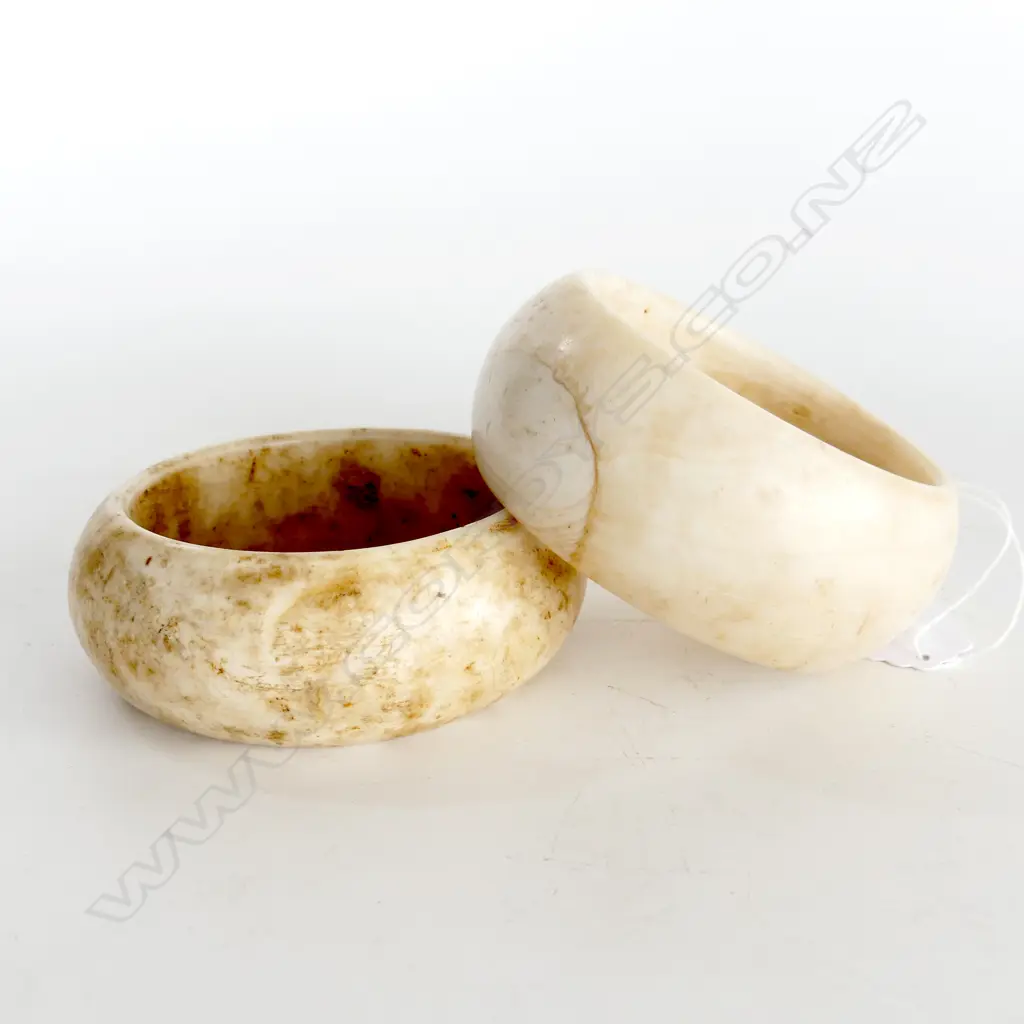 PR TRIDACNA SHELL CURRENCY BANGLES 100mm dia Image 1++