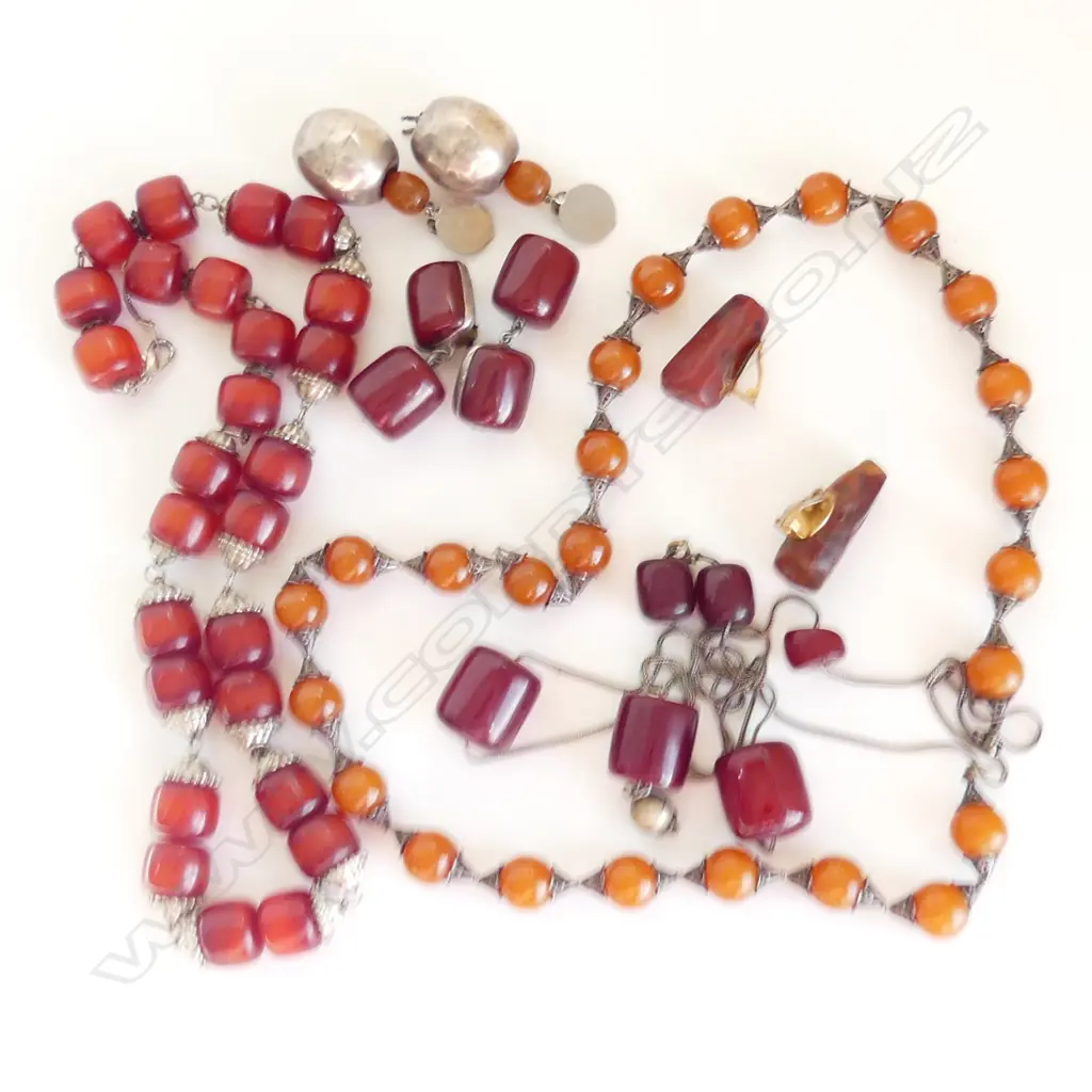 3 VINTAGE AMBER / BAKELITE NECKLACES + 3 PRS EARRINGS Image 1++