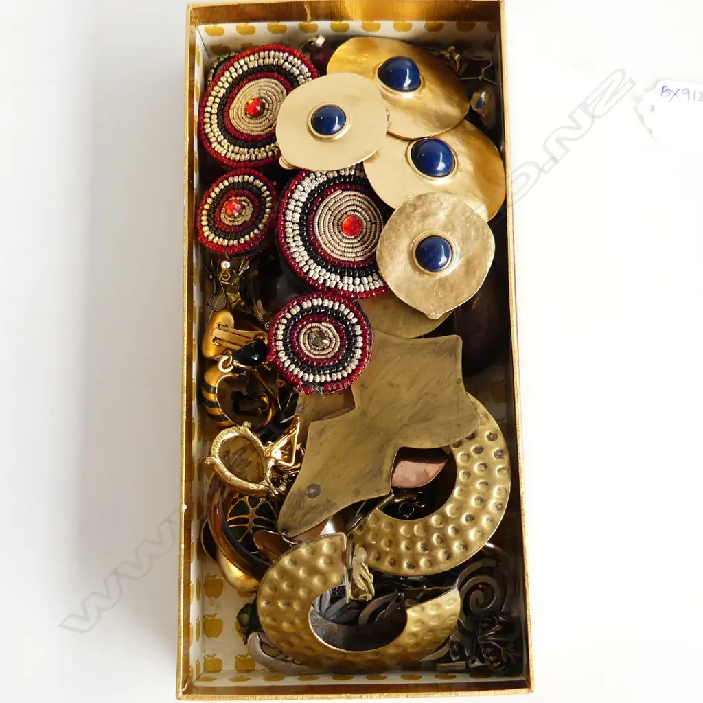 BOX ASST. EARRINGS Image 1++